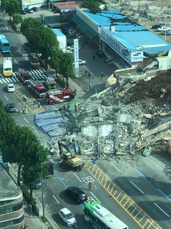 광주 건물 붕괴 매몰된 시내버스에 4명 갇혀 | 뉴스 | 뉴스/시세 ...